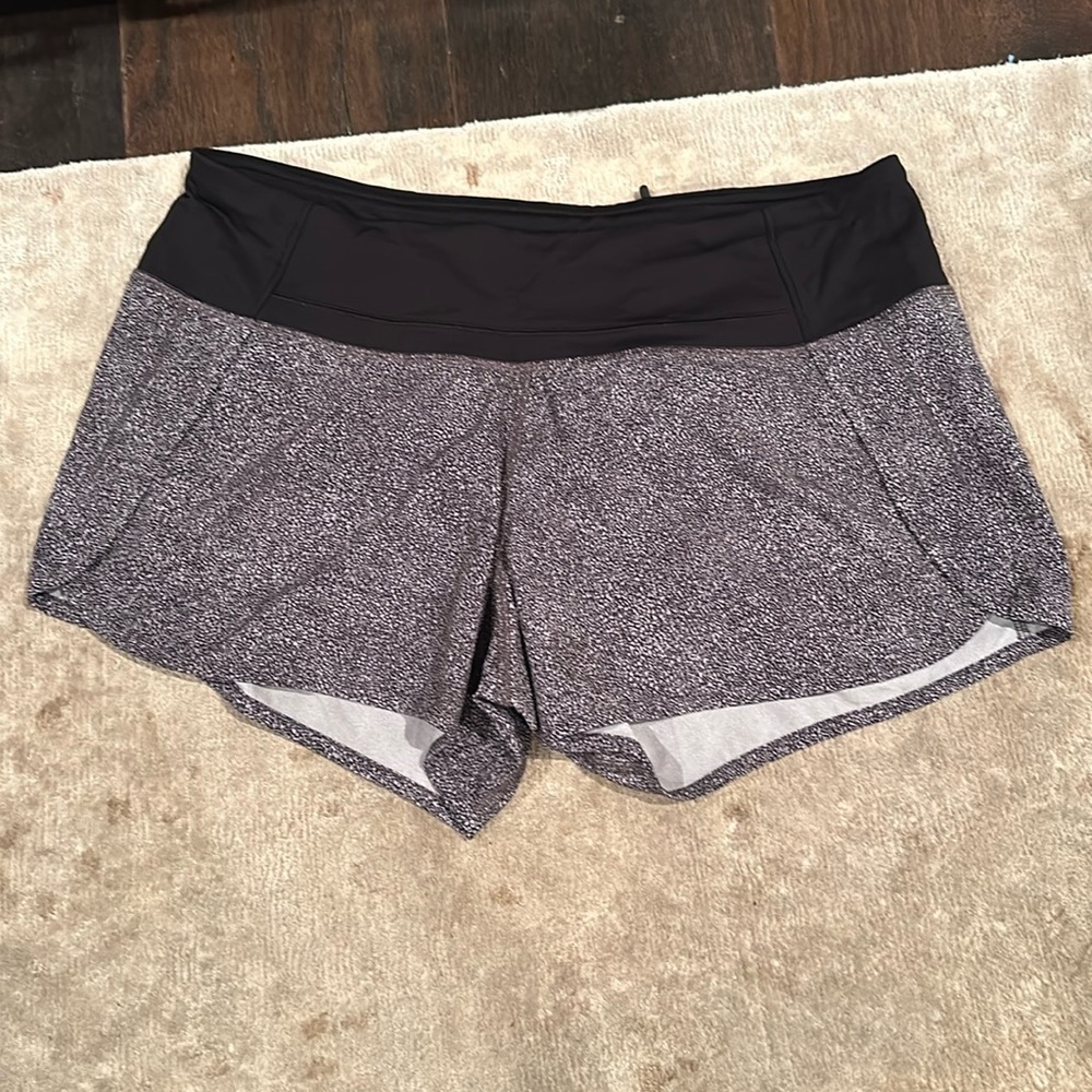 Lululemon speed up high rise lined shorts 4” black band, black and white